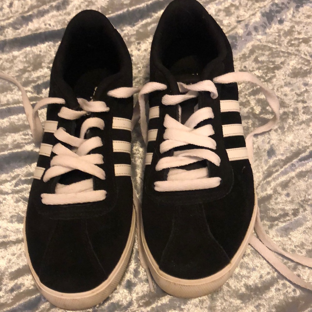 Black and white Adidas tennis shoes, size 7